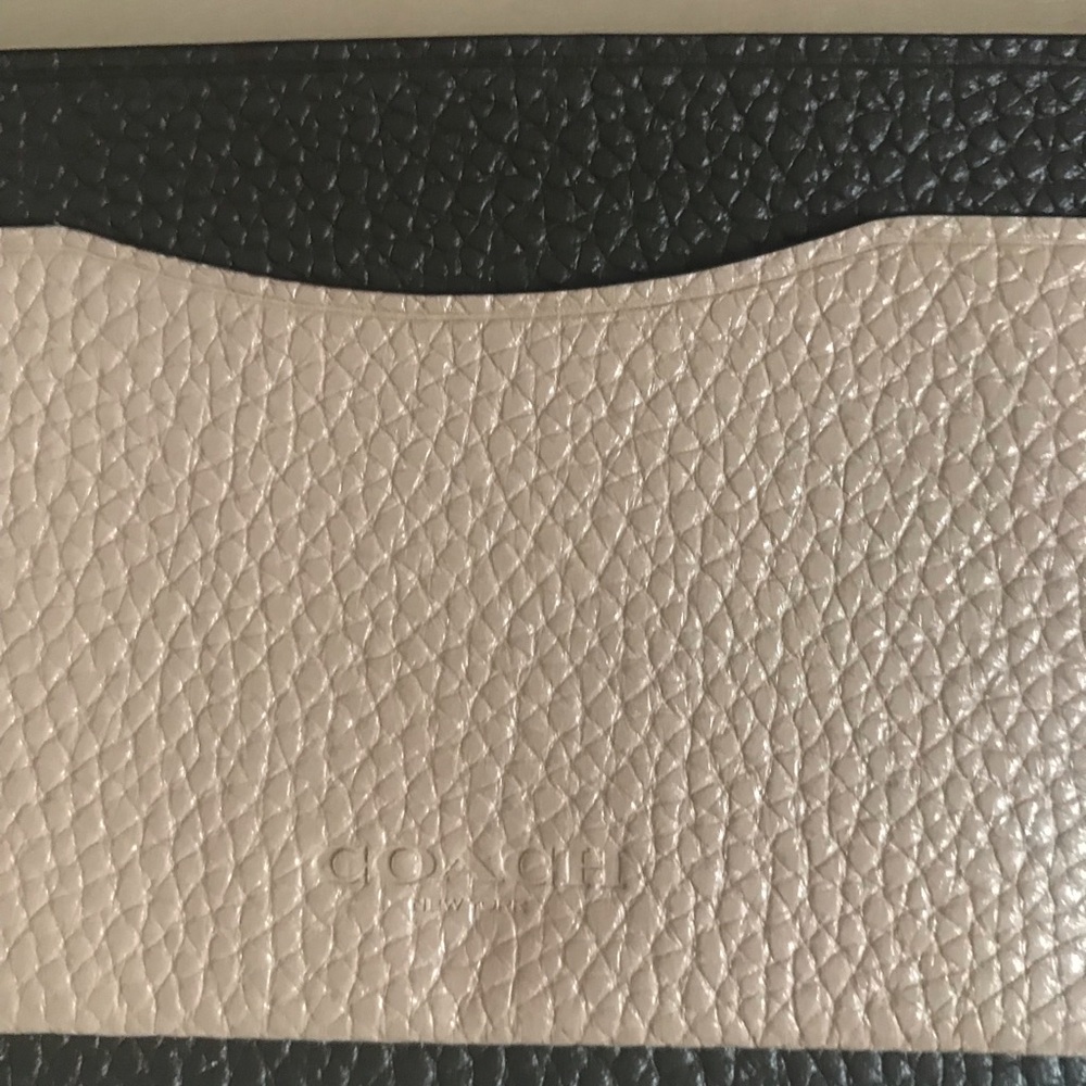 SOLD! Authentic Coach iPhone leather wristlet. - Picture 5 of 8